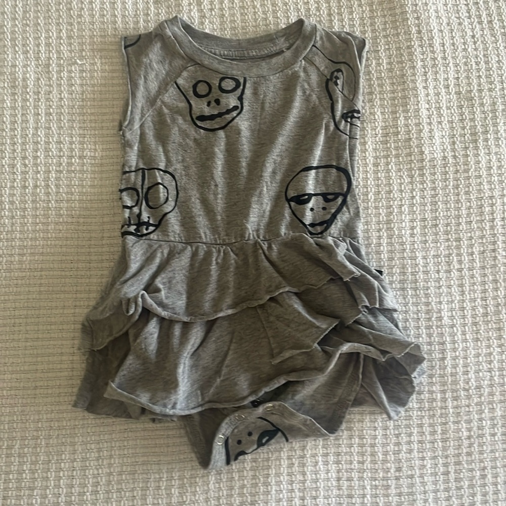 Nununu sleeveless skull print ruffle onesie. Size 0-6M